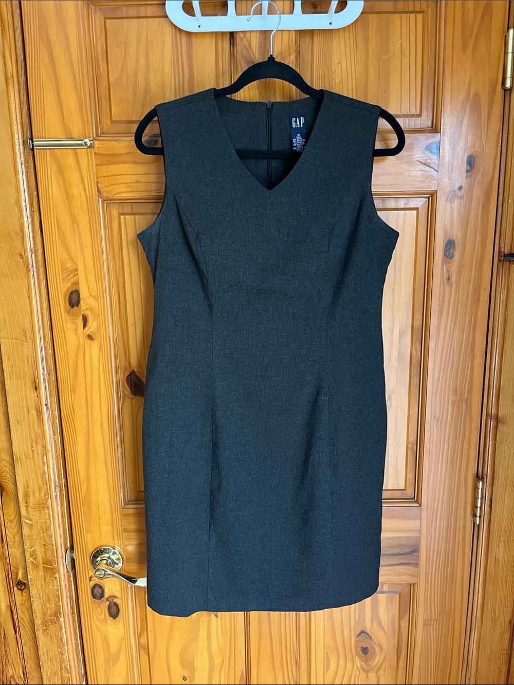 GAP Black Sleeveless V-Neck Sheath Dress